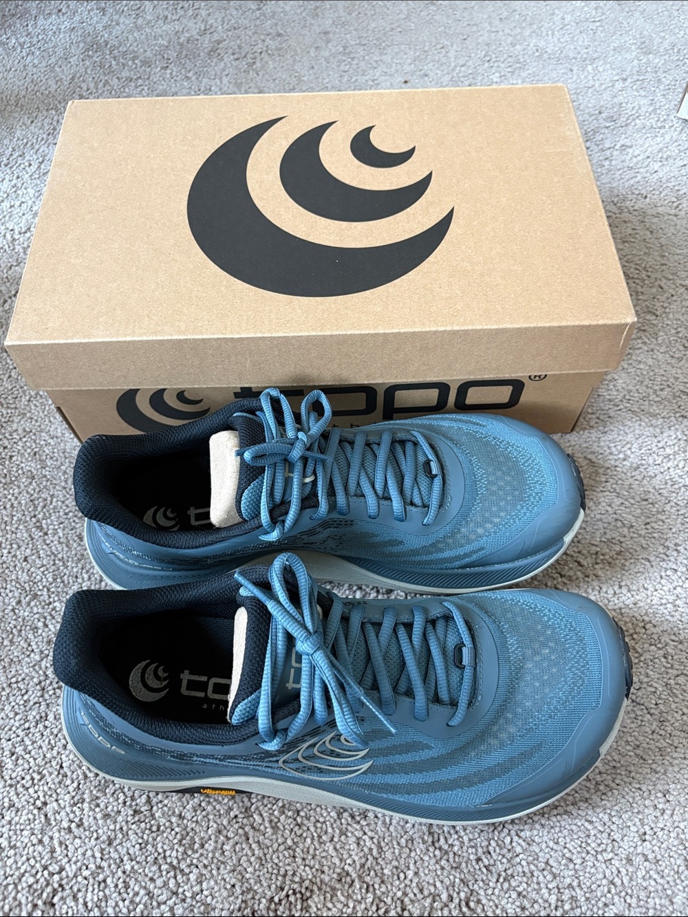 Topo Athletic- W Ultraventure 4- Stone/Grey size 9